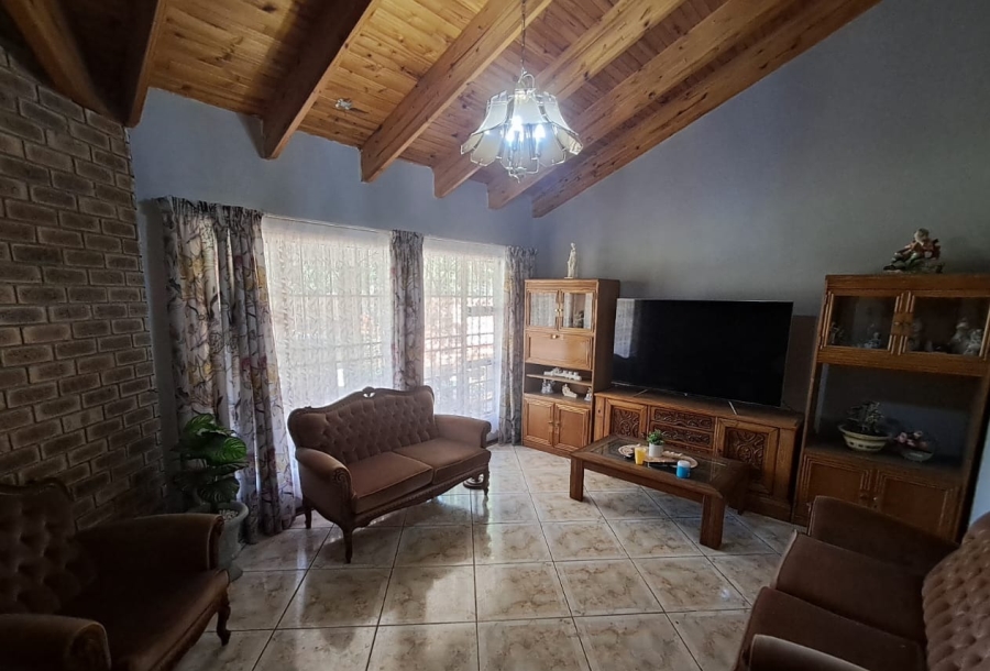 6 Bedroom Property for Sale in Groenvlei Sh Free State